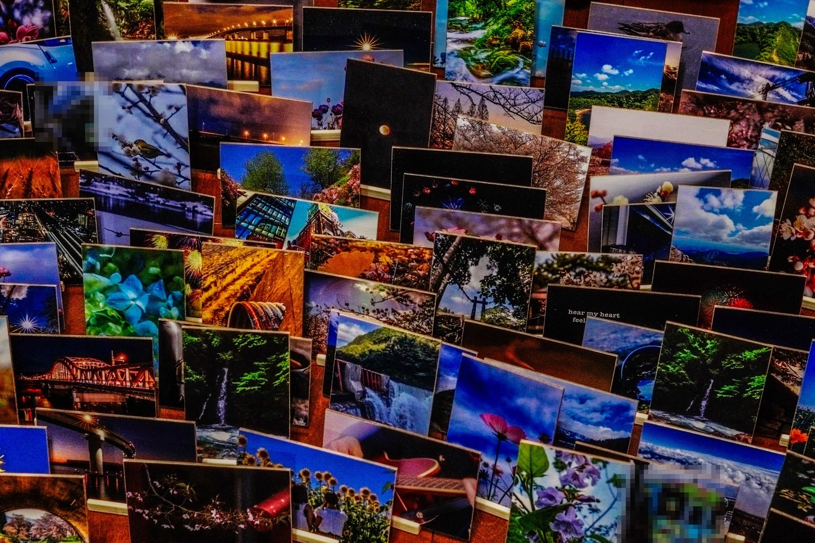 ウッドフォトパネルをスタンドに立てて並べた実物写真